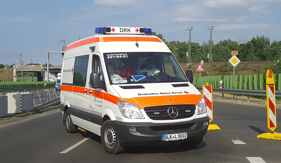 ambulance-2920909_960_720